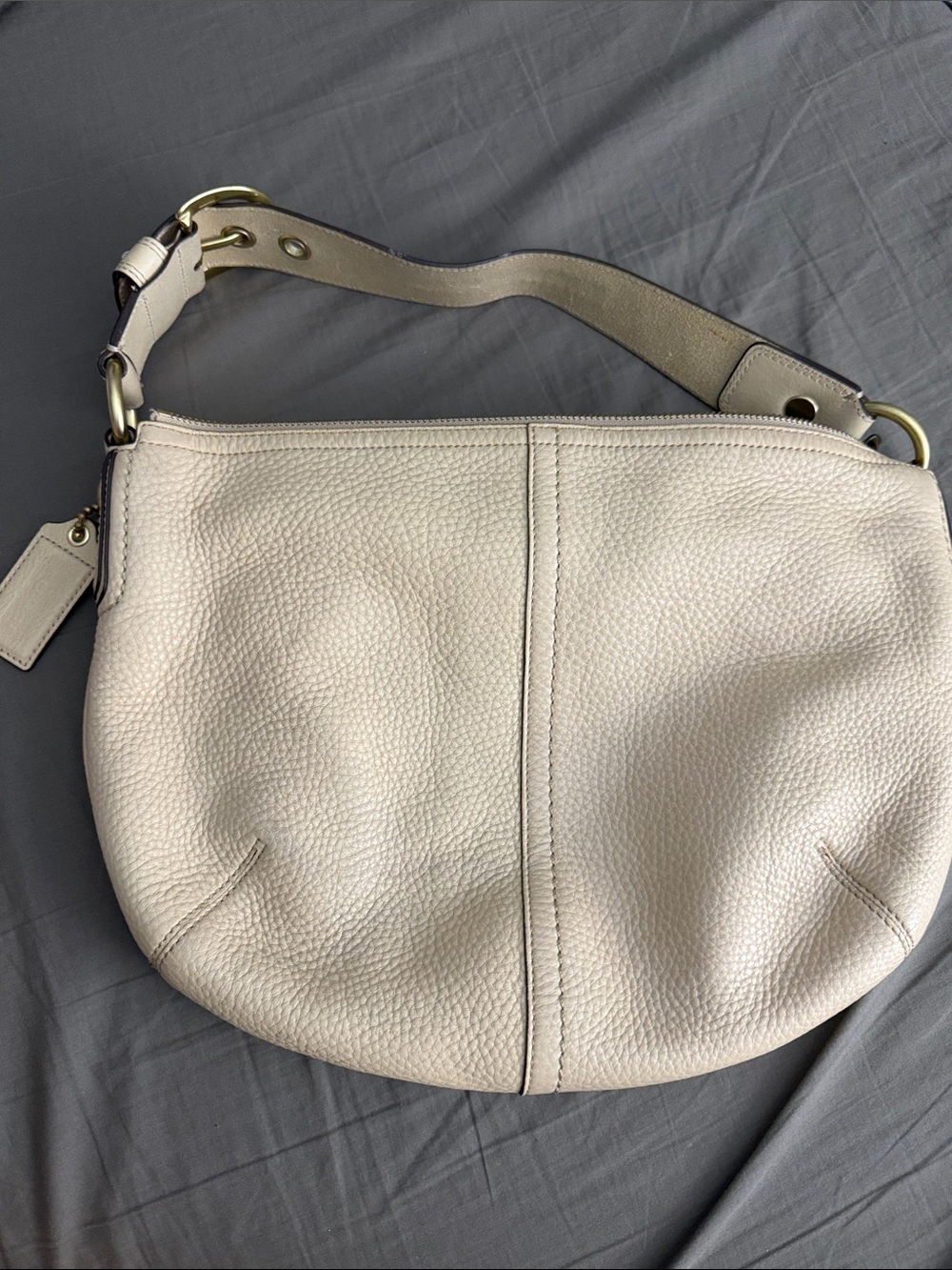 Coach Soho Hobo Bag 11839
Beige Cream Pebbled Leather
Buckle Shoulder Tote